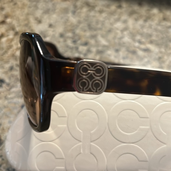 COACH Tortoiseshell Sunglasses 😎 with Case - Picture 1 of 11